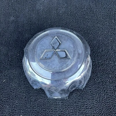 Tapa central Mitsubishi Montero 2000 2001 2002 2003 2004 OEM MB816581 00 01 02 3 Foto 1 de 4