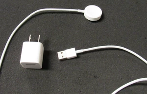 Apple Watch Base di Caricatore e Adattatore da Parete USB - Foto 1 di 5