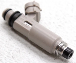 OEM Kia Spectra Fuel Injector Parts 35310-23700 - Picture 1 of 4