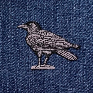 Rabe Applikation Aufnäher - gesticktes Vogel Abzeichen nach links 3" (aufbügeln) - Bild 1 von 2
