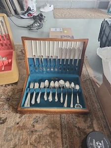 BEAUTIFUL! 72 Pcs WM Rogers MFG CO Original Rogers "Avalon Cabin" Pattern W/box - Picture 1 of 12