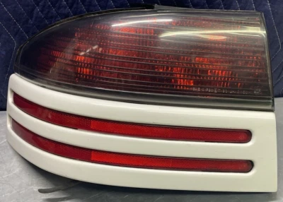 1993 - 1997 Dodge Intrepid Driver LH Outer Tail Light Assembly W/Red Line OEM Foto 1 de 4