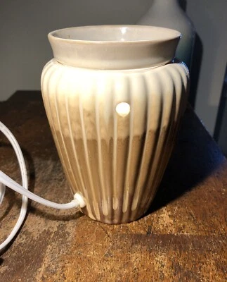 "Calentador de cera eléctrico de cerámica beige/tostado 2 piezas con bombilla/5,5"" de alto" Foto 1 de 4