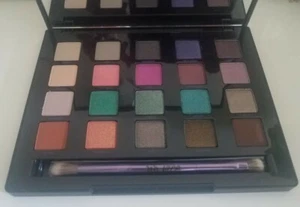 New * URBAN DECAY * Vice 4 Eyeshadow Palette * Double Ended Shadow Crease Brush - Picture 1 of 7