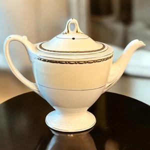 Homer Laughlin Viceroy Eggshell Georgian Ivory Teapot Vintage 1940’s Made in USA - Picture 1 of 13