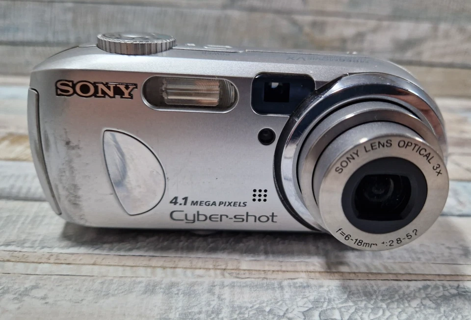 Sony  Cyber-shot DSC-P73 MPEGMOVIE VX Digital Camera 3x Optical Lens Silver - Image 1 of 4