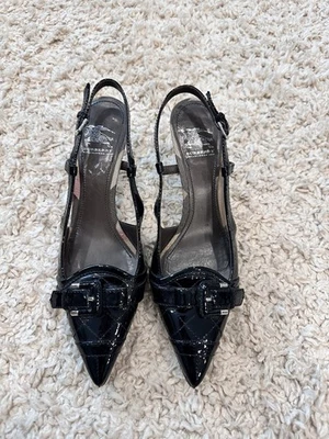 Cordones con hebilla de charol negro Burberry  Foto 1 de 4