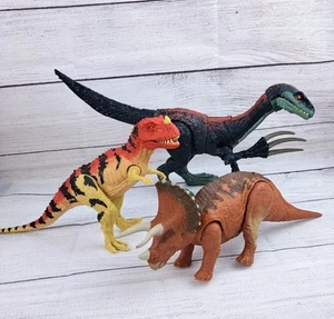 3 Jurassic World Dinosaurs Roarivores Ceratosaurus Triceratops & Therizinosaurus - Picture 1 of 19