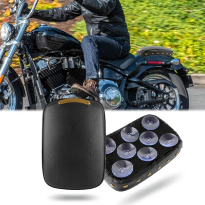 Cojín de asiento de pasajero estilo remache almohadilla trasera con 8 ventosas para Harley Softail Foto 1 de 4