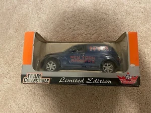 New York Rangers Chrysler panel Cruiser 1:24 Scale Toy Car Limited Edition - Picture 1 of 2