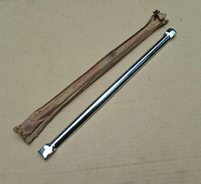 Dodge DeSoto Chrysler 1941-1948 NOS MoPar Parabrisas División Exterior Barra Moldura Foto 1 de 3