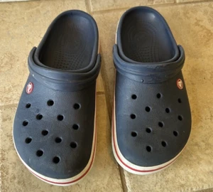 Sabot unisexe Crocs taille 7 HOMME, 9 FEMME - BLEU MARINE OCCASION - Photo 1/10