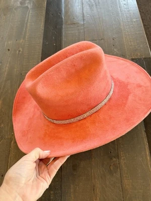 Sombrero para mujer de gamuza coral de lujo adornado occidental  Foto 1 de 4