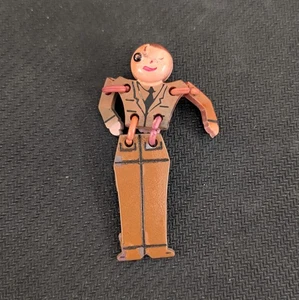 Vintage Brooch WWII Soldier - Plastic Articulated Buddy - Picture 1 of 6