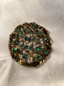 Vintage Brosche rund Smaragd grüner Glasstein goldfarben erhaben filagran - Nachlass - Bild 1 von 2