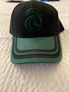 Neu mit Etikett Harry Potter, Universal Studios, Slytherin Hut Hogwarts - Bild 1 von 2