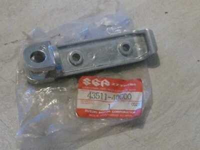 SUZUKI RF900R/600R/GSX-R1100/GSF1200/600/400 REPOSAPIÉS DERECHO BARRA ¡NUEVO! Foto 1 de 2