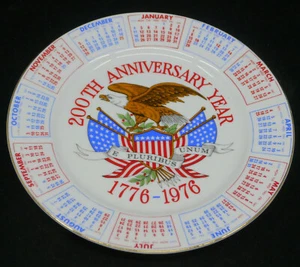 1976 BICENTENNIAL CALENDAR PLATE, PATRIOTIC, EAGLE, AMERICAN FLAGS - Picture 1 of 3