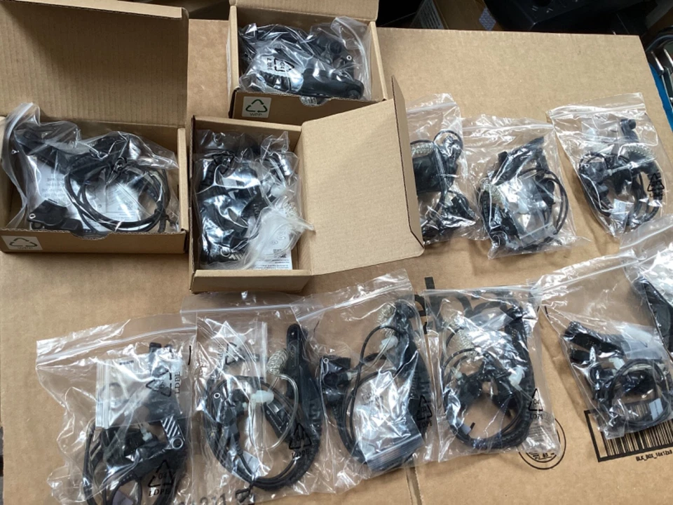 12X Motorola NNTN8459A 1 Wire Surveillance Kit-Black - Image 1 of 3