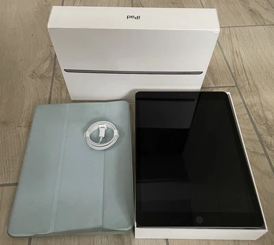Apple iPad 8. Gen 32GB, Wi-Fi, 10,2 Zoll - Space Grau in OVP - Bild 1 von 4