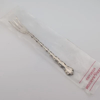 Tenedor encurtido Reed & Barton Tara de plata esterlina - 5 7/8" - Nuevo en paquete Foto 1 de 3