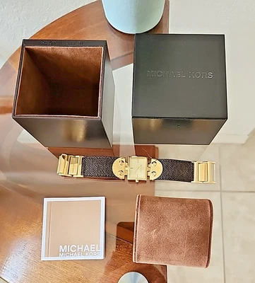 Precioso reloj cuadrado Michael Kors para mujer de oro amarillo con caja original sin usar envío gratuito Foto 1 de 4