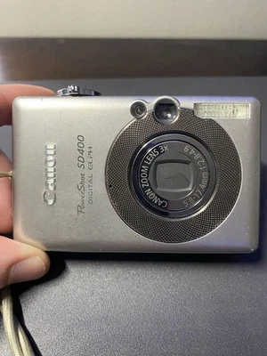 Cámara digital Canon PowerShot ELPH SD400/IXUS 50 5,0 MP + batería solo se enciende Foto 1 de 4