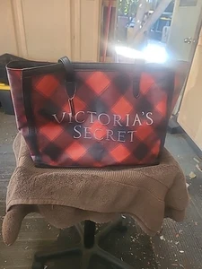 NWT Victoria’s Secret Red Black Buffalo Plaid Holiday Weekender Tote Bag - Picture 1 of 3