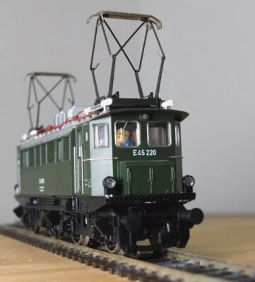 Liliput 113 05 HO gauge ÖBB BR 1170 / E45 electric loco in green livery - Image 1 of 4