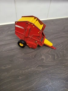 Vermeer Hay Baler TOY FIGURE Farmhand Red YELLOW 1981 Britain METAL VINTAGE RARE - Picture 1 of 23