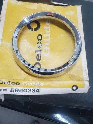 Bisel de faros Oldsmobile 98 Nos 59 o 60 Foto 1 de 3