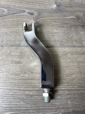 Harley Davidson Dyna Low Rider Super Glide OEM Rear Right Peg Bracket Mount — 第 1/3 张图片