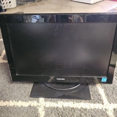 Toshiba 22-Inch Combo LCD HDTV DVD Player with HDMI - Image 1 of 3