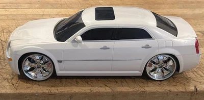 CHRYSLER 300C WHITE - 1:10 Scale DUB CITY KUSTOMs BY JADA *UNTESTED 16” SPINNERS - Image 1 of 4