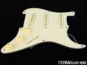 *NUOVO Alnico 5 PICKGUARD CARICATO per Fender Stratocaster Strat Crema 3 Listi 8 Fori - Foto 1 di 2