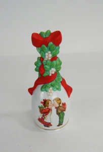 1989 Avon Porcelain Christmas Bell Under The Mistletoe In Original Box Kissing - Picture 1 of 6