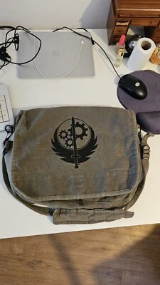 RARE Fallout 3 Brotherhood Of Steel Messenger Bag-Bethesda Store Exclusive-UK - Image 1 of 4