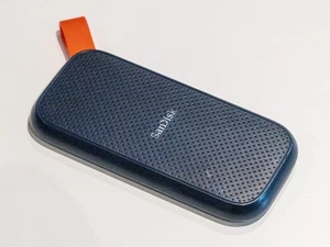 Sandisk Portable SSD 2 TB, externe SSD, Modell SDSSDE30-2T00, USB-C - Bild 1 von 2