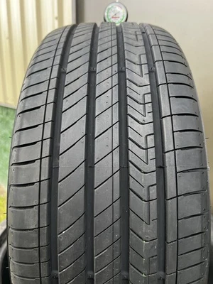 1 Nuevo Kumho Majesty 9 Solus TA91 235/45ZR19 99W DOT.2725 9/32 Foto 1 de 4