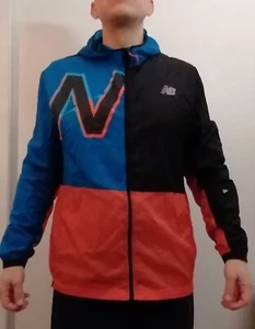 New Balance Laufjacke Windjacke Kapuzenjacke L Herren rot blau schwarz - Bild 1 von 2