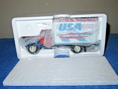 Camión Ford F-6 1951 furgoneta de mercancías secas escala 1:34 primera marcha EE. UU. Foto 1 de 3
