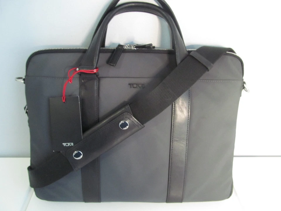 TUMI подлинный женщин Thornberry Tech 3 отделения нейлона 13» ноутбук бриф, новый с Ярлыками - Изображение 1 из 4