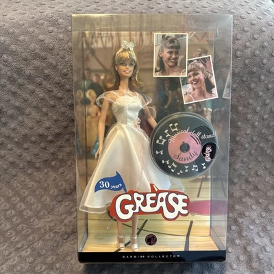 Barbie Collector Grease 2008 30 aniversario vestido blanco muñeca de arena en caja Foto 1 de 4