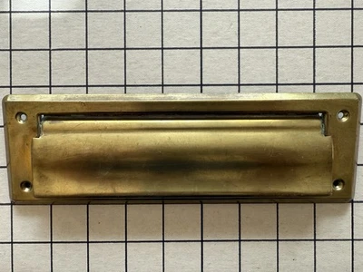 Cubierta de ranura de correo de latón macizo Art Deco años 20 Foto 1 de 2