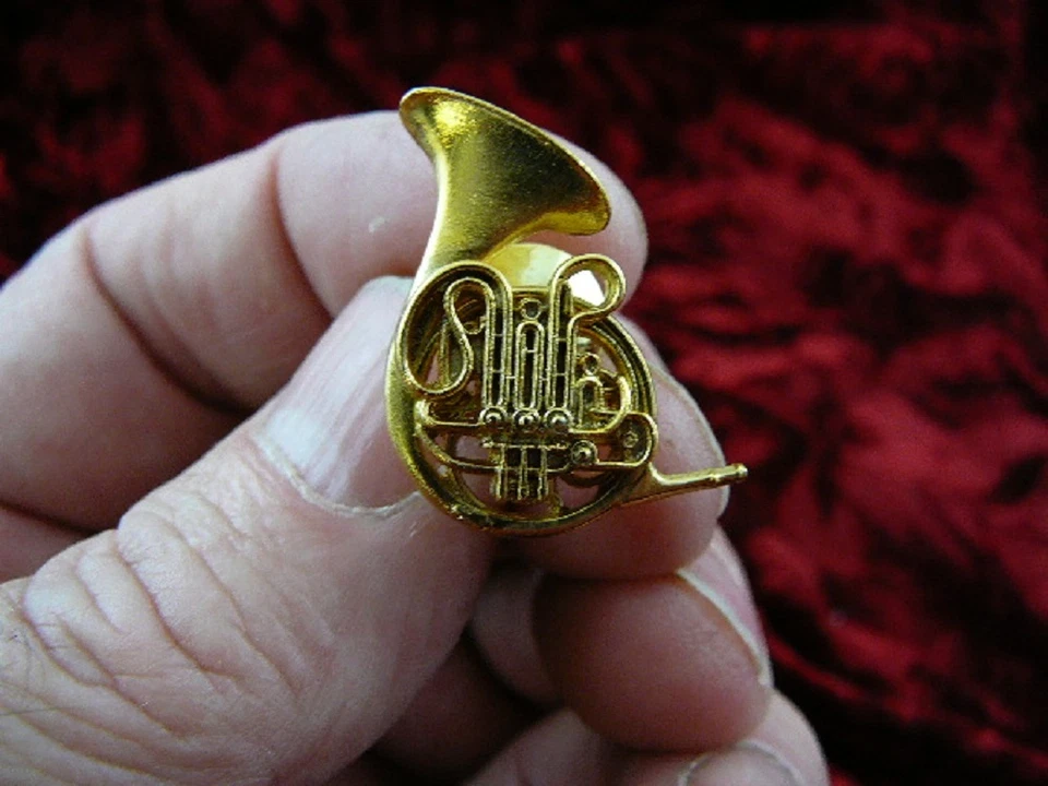 (M-208-A) CUERNO FRANCÉS tac pin broche joyería placa oro 24k cuernos Holton Farkas Foto 1 de 1