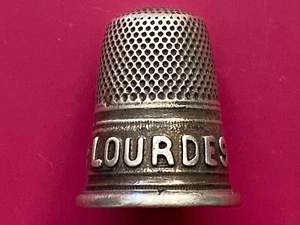 Silberner Nähwürfel Glücksbringer von Lourdes - 1. Weltkrieg - Bild 1 von 4
