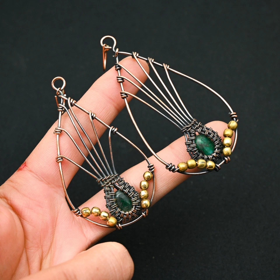 Pendiente de cuarzo esmeralda con piedras preciosas envuelto en alambre de cobre hecho a mano joyería de diseñador Foto 1 de 4