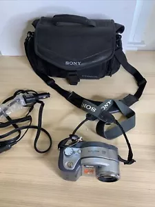 Sony Mavica MVC-CD350 3,2 MP fotocamera digitale con custodia e caricatore da auto - venduta così com'è - Foto 1 di 9