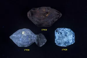 JHSET135 Tres Cristales de Cuarzo, Inclusiones de Hidrocarburos de Diferentes Colores, Pakistán - Imagen 1 de 3