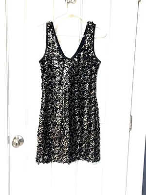 Короткое черное и золотое платье с блестками - Изображение 1 из 4